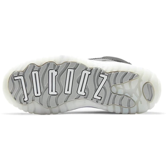 Jordan 11s RETRO JUBILEE 25th Anniversary - Picture 4 of 7